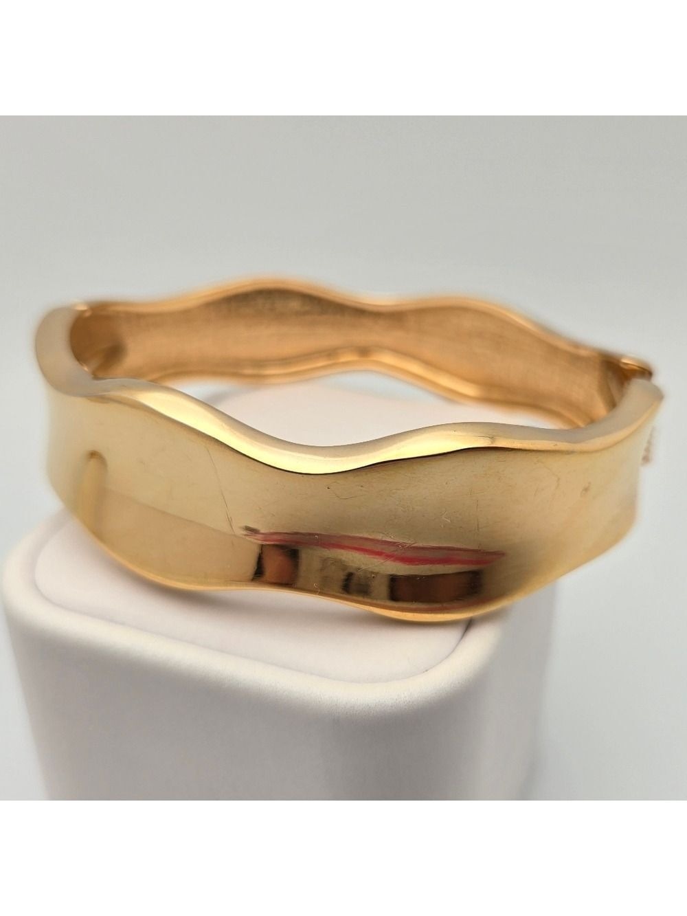 ✨2/$10✨ Casual Gold Wave Bracelet Cuff – Classic, Chic, and Elegant Jewelry